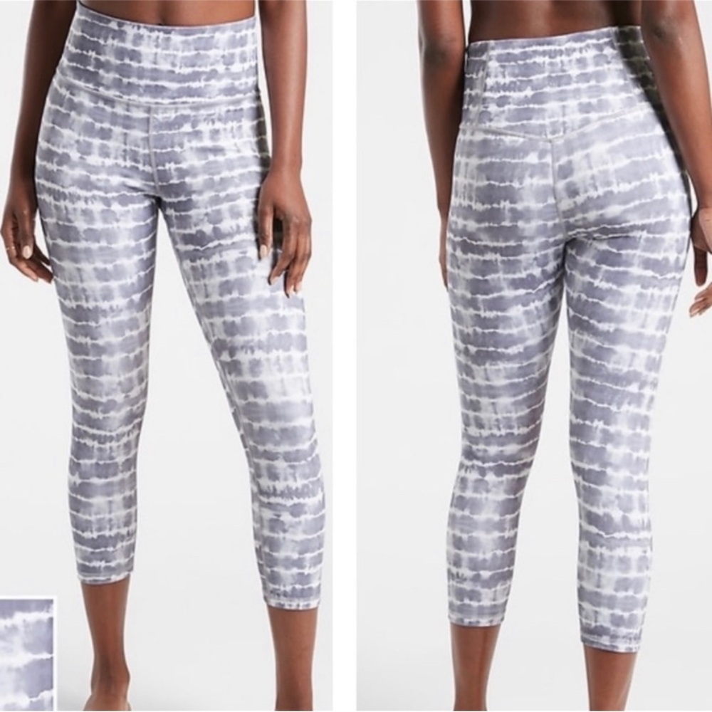 NWOT Athleta 7/8 Elevation Legging in Tie Dye Lavender Gray and White
